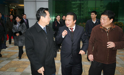 全国人大常委会副委员长，民建中央主席陈昌智等领导一行莅临我校视察指导